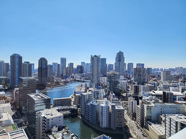南東側バルコニーから南向きの眺望　