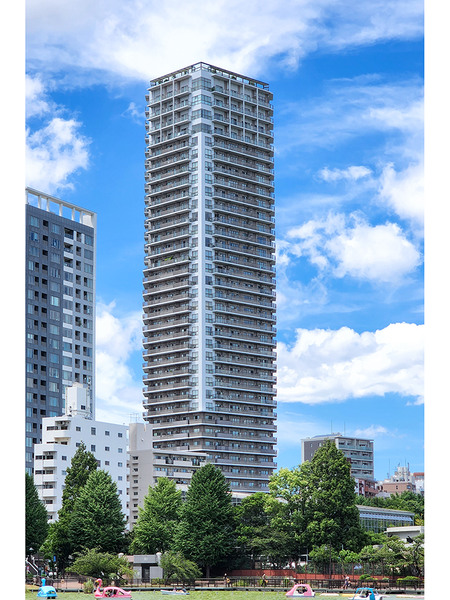 地下２階付３８階建・総戸数３０８戸の制振構造タワーレジデンス／２４時間有人管理