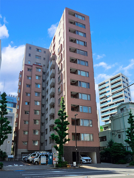 「本郷三丁目」駅より徒歩３分の立地にございます