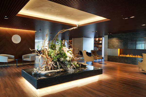 エントランスホールの中央部にはコンシェルジュカウンターがございます。