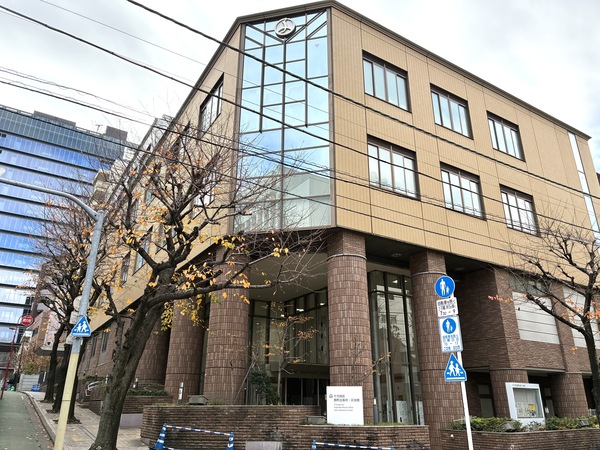 「千代田区役所麹町出張所」、約１４０ｍ、徒歩２分