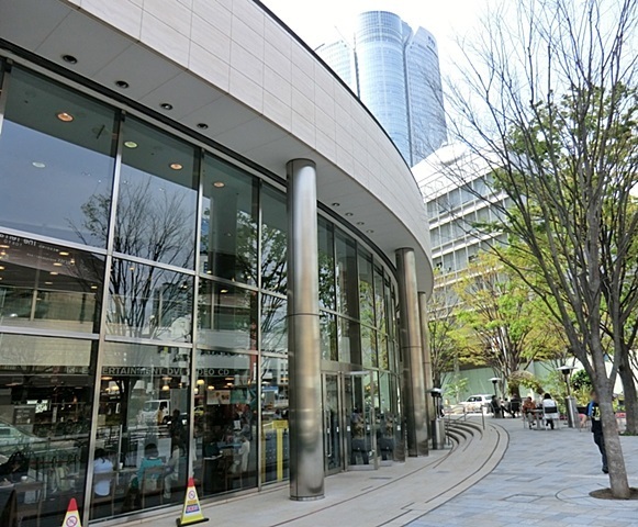 「六本木蔦屋書店」、約９７０ｍ、徒歩１３分