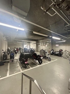 【バイク置場】