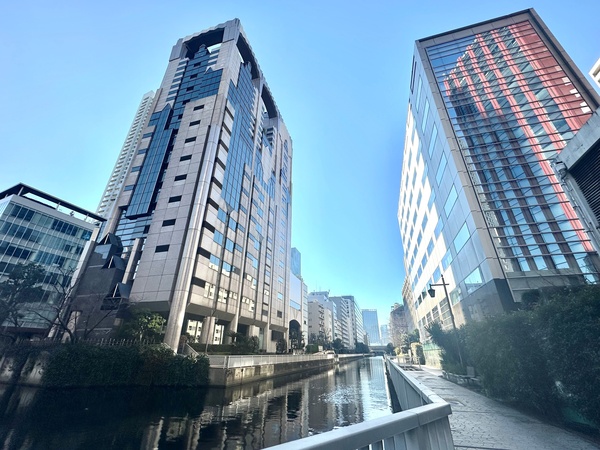 「新芝運河沿緑地」、約２１０ｍ、徒歩３分