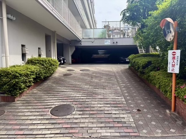 【駐車場】