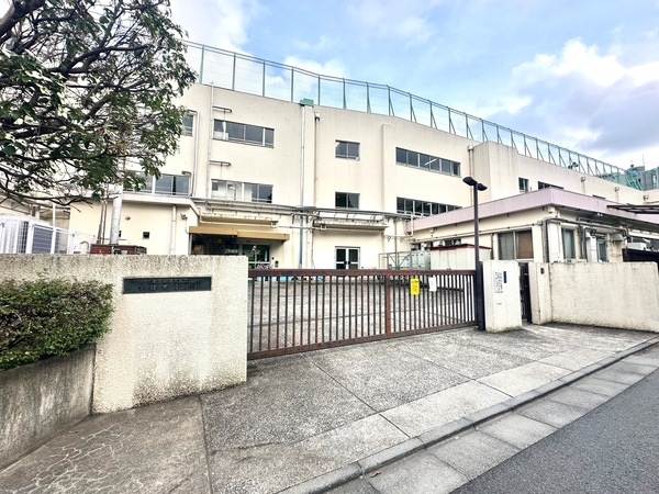 「目黒区立下目黒小学校」、約５３０ｍ、徒歩７分