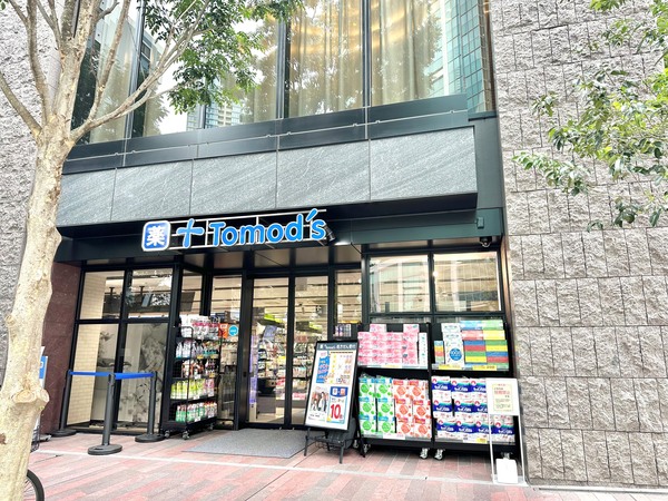 「トモズ白金高輪店」、約９３０ｍ、徒歩１２分