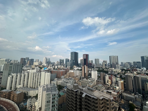 遮る建物がない開放的な景色が、日々の暮らしにゆとりをもたらします。