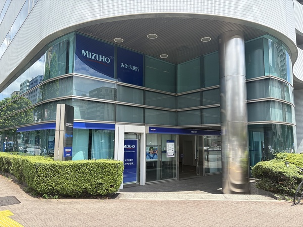 「みずほ銀行築地支店」、約６６０ｍ、徒歩９分