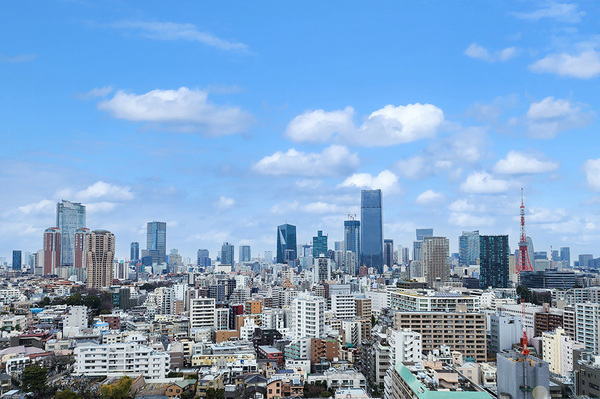 スカイテラスからの眺望です。美しい一面の大空、都心に住むことの歓びを存分に味わえます。