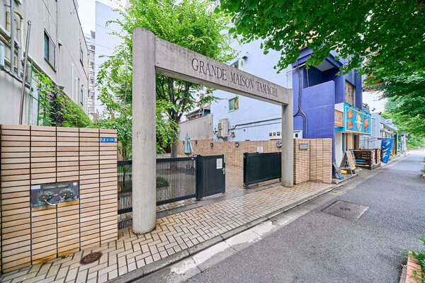 エントランスにはオートロックを完備しており安心のセキュリティ。管理体制も良好です。