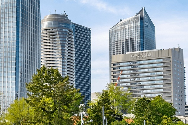 「東京慈恵会医科大学附属病院」、約１４００ｍ、徒歩１８分