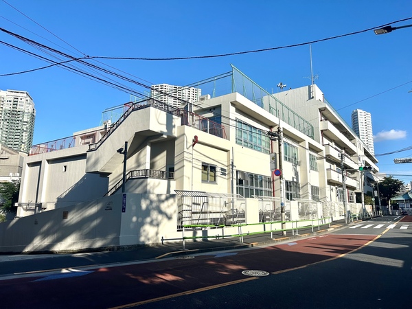 「港区立白金小学校」、約７００ｍ、徒歩９分