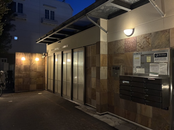 ＊東中野駅徒歩５分＊第一種低層住居専用地域の閑静な住宅街に佇む、戸建て感覚の暮らしが叶うタウンハウス