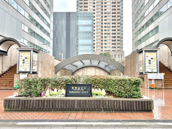 「青山ツイン」・「ファミリーマート青山ツインビル店」、約６９０ｍ、徒歩９分