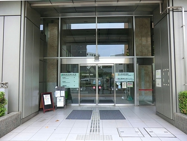 「港区役所高輪地区総合支所」・「高輪区民センター」、約７００ｍ、徒歩９分