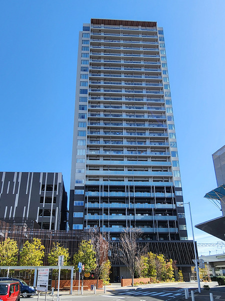 【外観】地上２７階建て、超高層免震タワーレジデンス