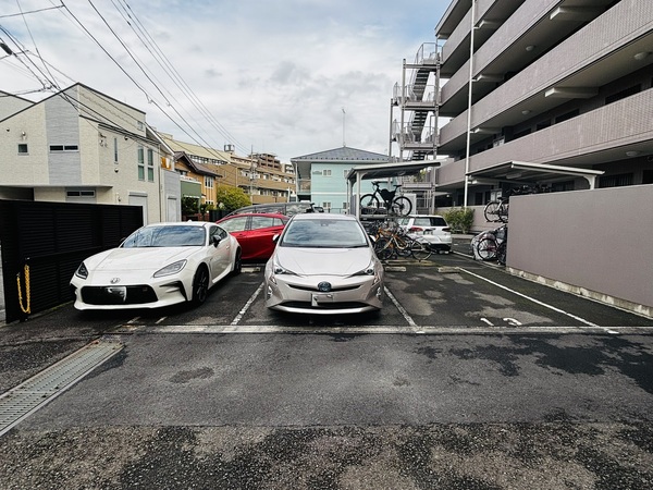 【駐車場】