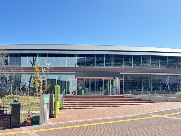 多摩市立中央図書館