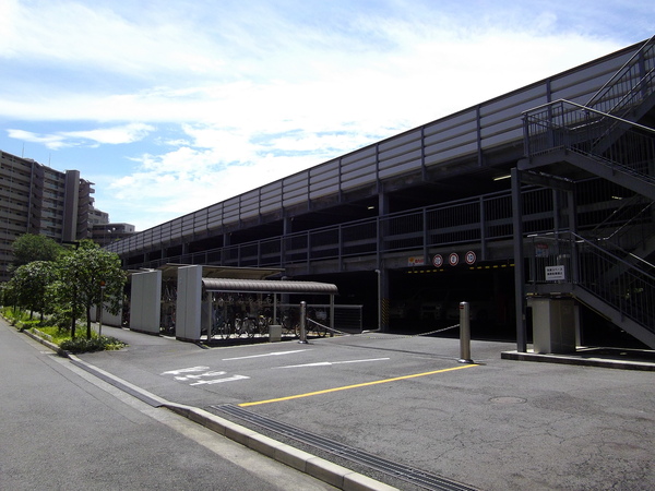 【敷地内自走式駐車場】