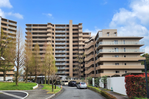 【建物外観】東京建物（株）既分譲、２００３年築、総戸数４１４戸のビッグコミュニティ。